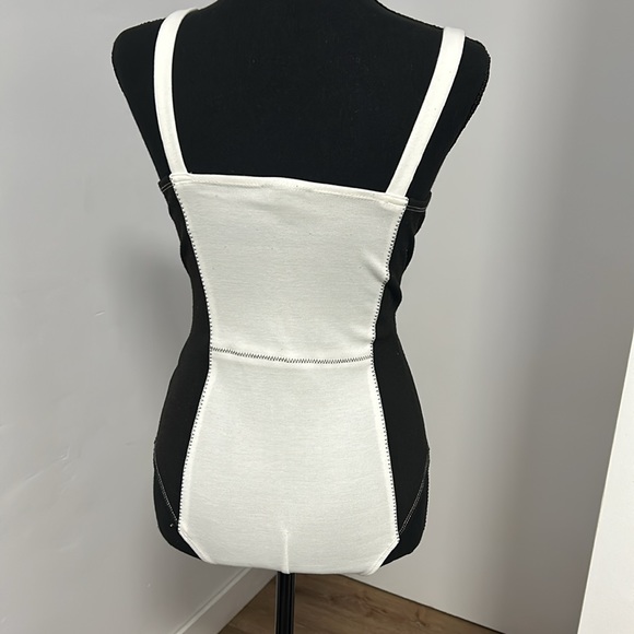 Bathing suit used still gorgeous - Picture 7 of 17